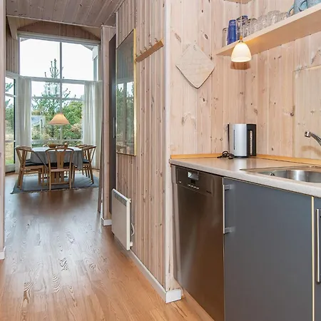 6 Person In Semesterbostad