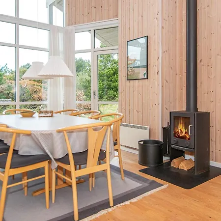 6 Person In Semesterbostad